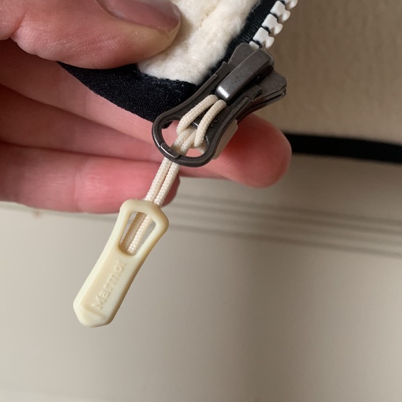 (Sold) Marmot Wiley Polartec Fleece Jacket | Cream and Black | XS - Picture 8 of 12